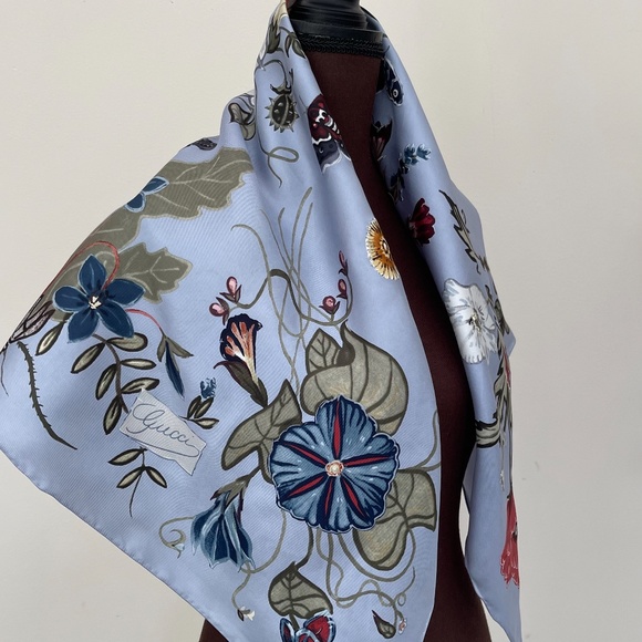 New Gucci Scarf Flora Print Kris Knight Blue Silk Wrap with Gucci Gift Box - Picture 4 of 13